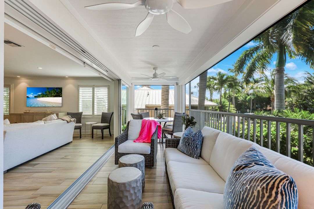 225 5th Ave S #104, Naples, FL 34102
