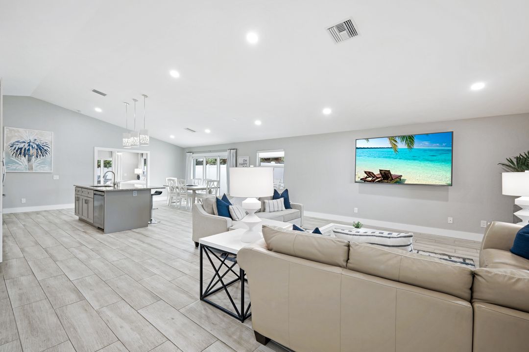 820 102nd Ave N, Naples, FL 34108