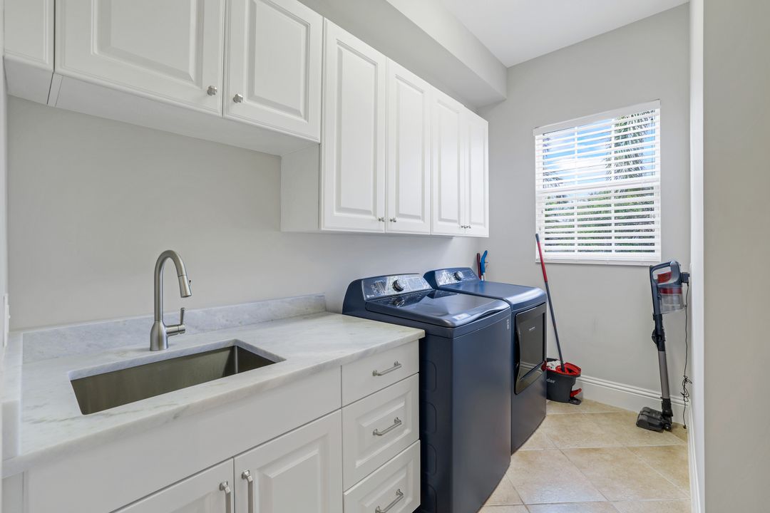 9053 Cascada Way #202, Naples, FL 34114