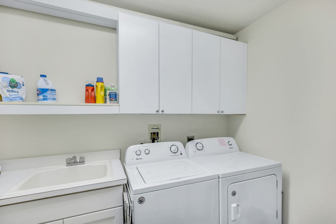 400 Flagship Dr, Naples, FL 34108