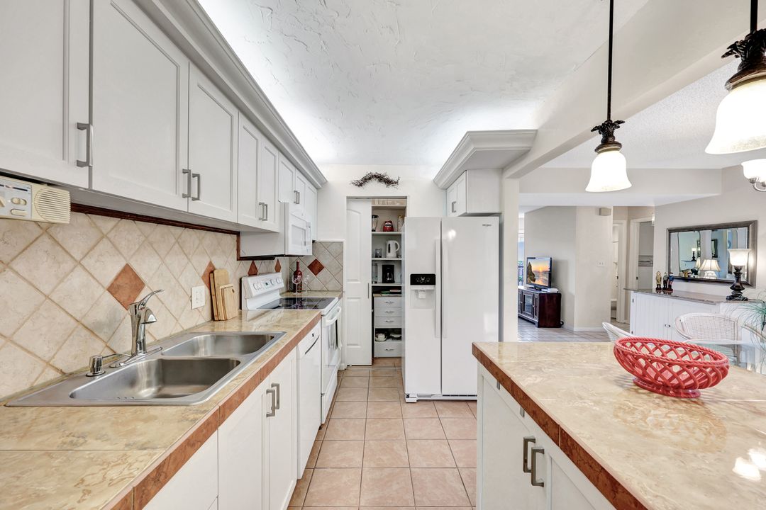 788 Park Shore Dr #E39, Naples, FL 34103