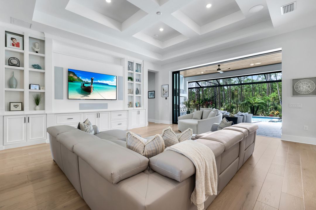 16221 Verilyn Cir, Naples, FL 34110