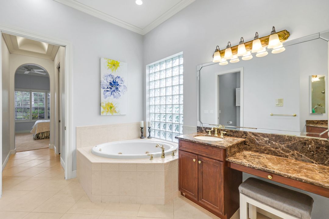 5799 Hammock Isles Dr, Naples, FL 34119