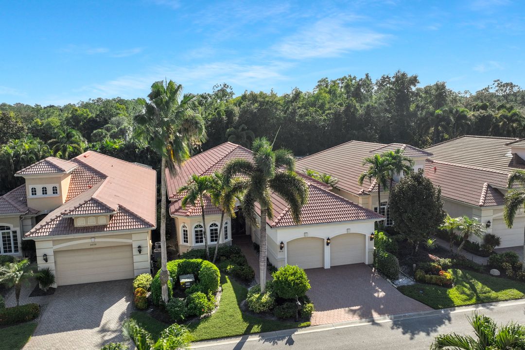 5616 Hammock Isles Dr, Naples, FL 34119