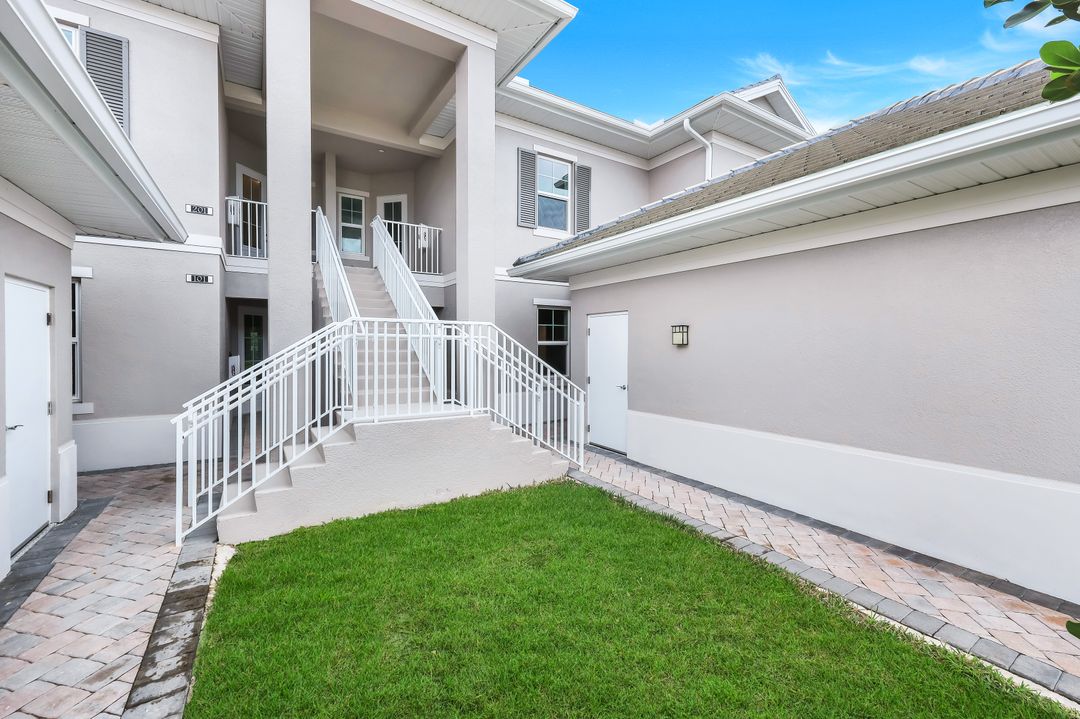 280 Antilles Wy E #101, Naples, FL 34112