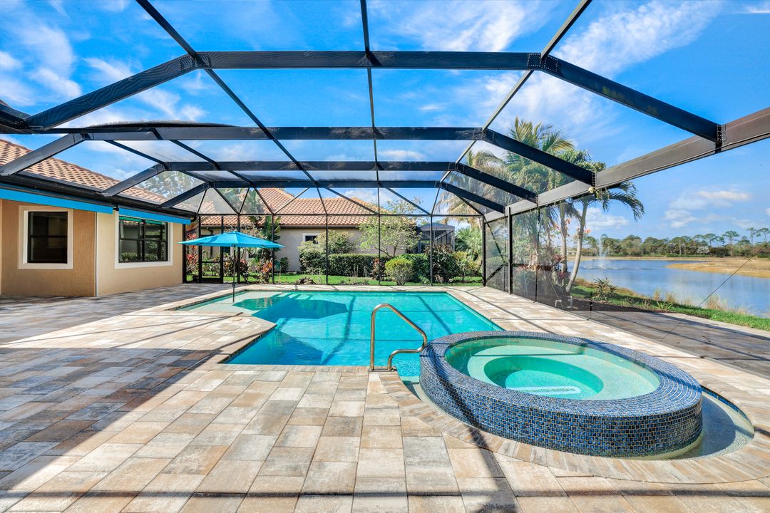 1621 Songbird Ct, Naples, FL 34120