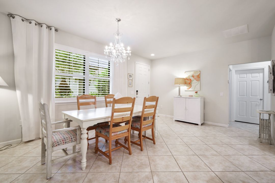 7175 Live Oak Dr, Naples, FL 34114