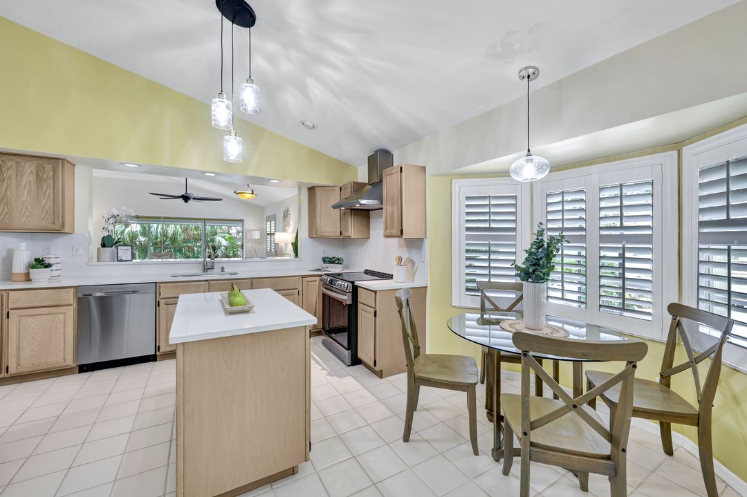 2811 Aintree Ln  #E204, Naples, FL 34112