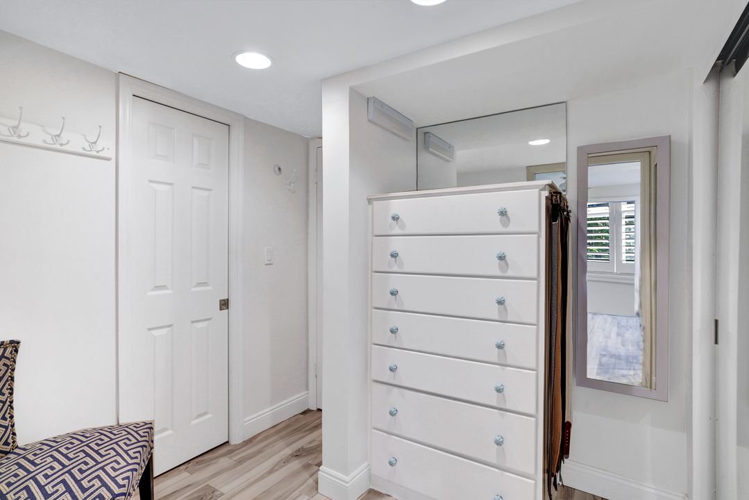 735 Old Trail Dr, Naples, FL 34103