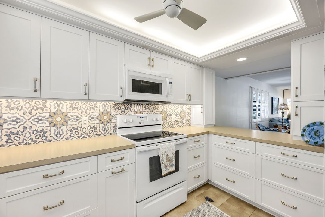 280 2nd Ave S #103, Naples, FL 34102