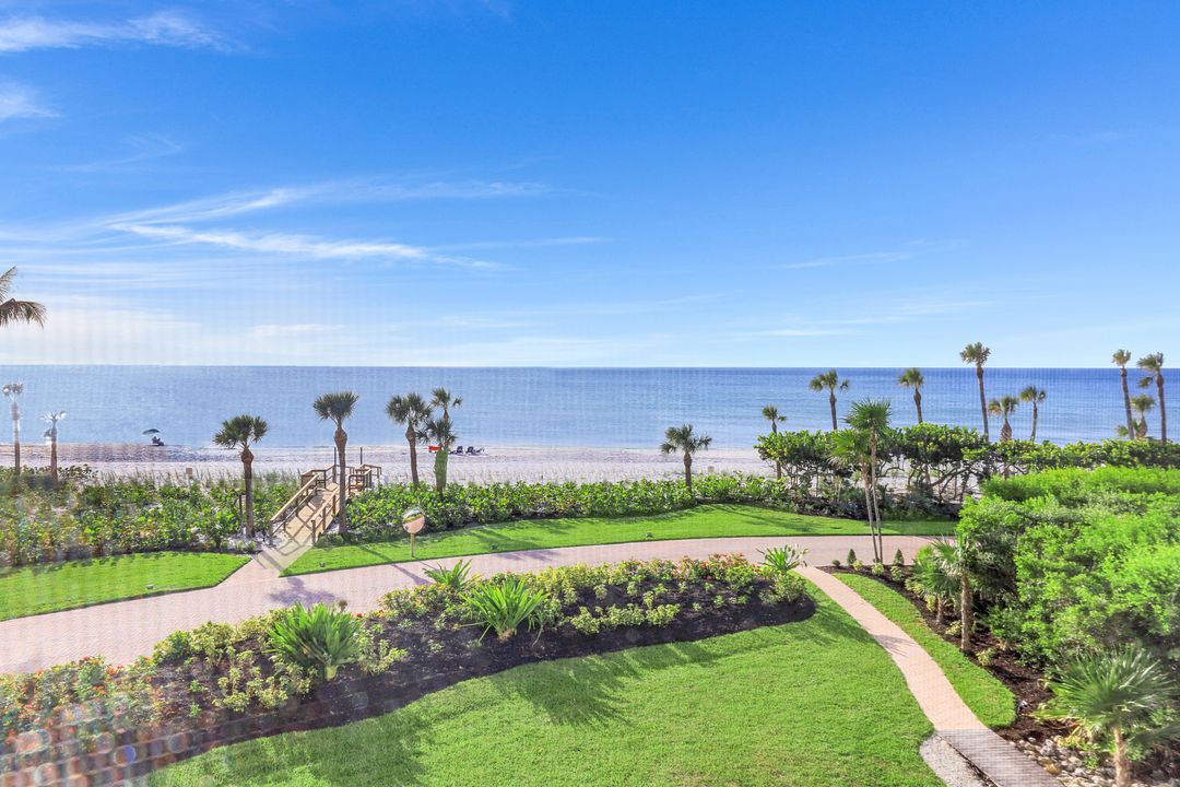 20 Seagate Dr #202, Naples, FL 34103