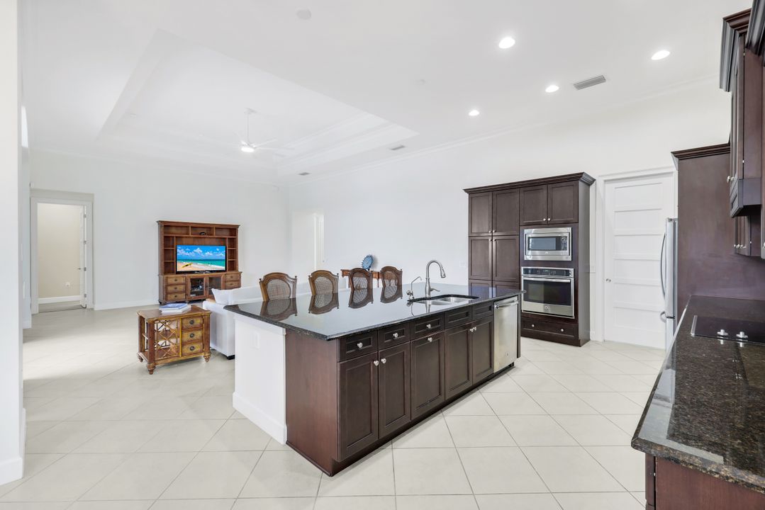 5052 Martinique Dr, Naples, FL 34113