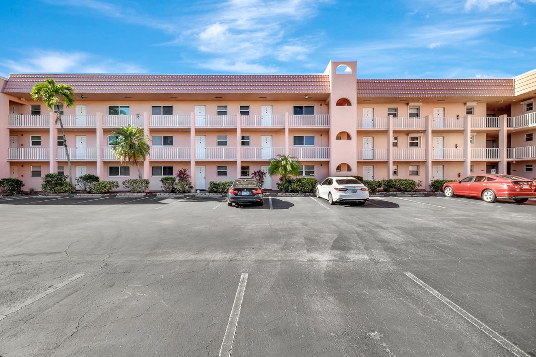 170 Turtle Lake Ct #304, Naples, FL 34105