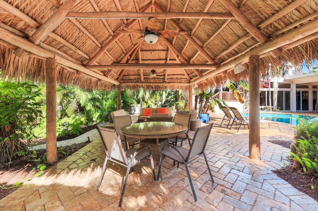 210 Central Ave, Naples, FL 34102