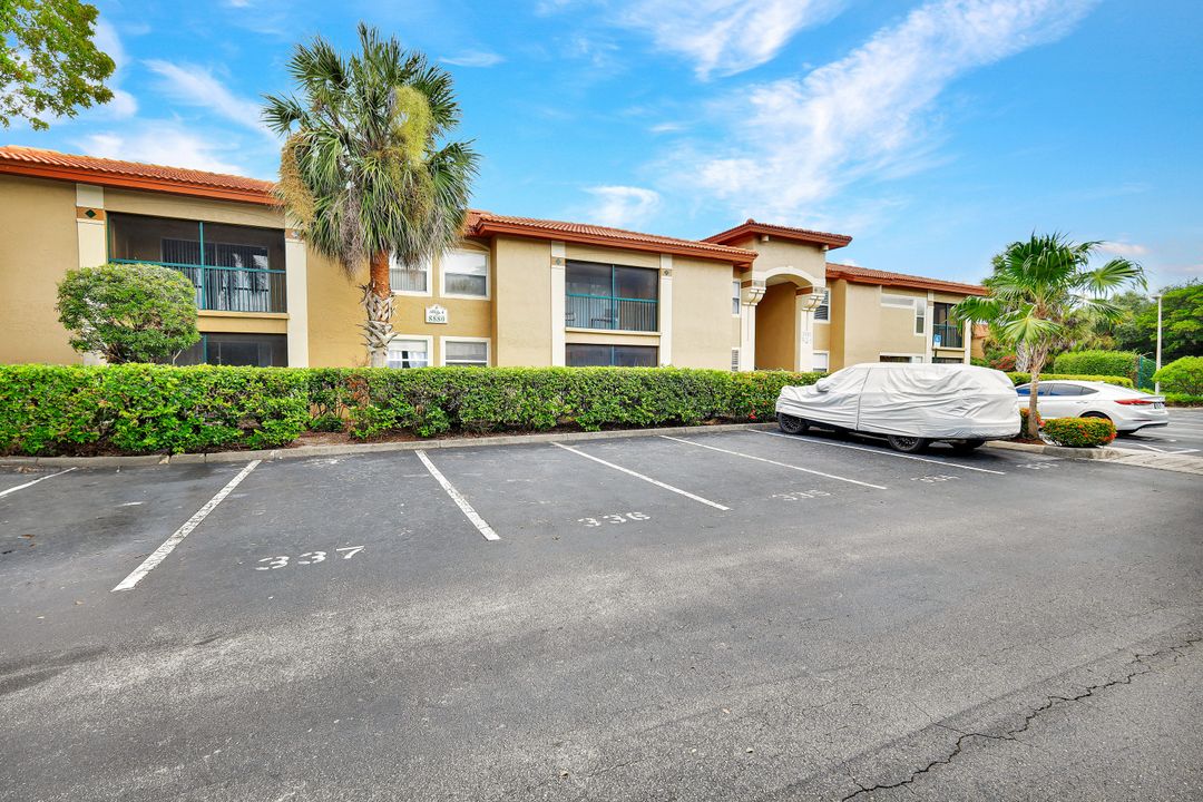 8880 Colonnades Ct W #427, Bonita Springs, FL 34135