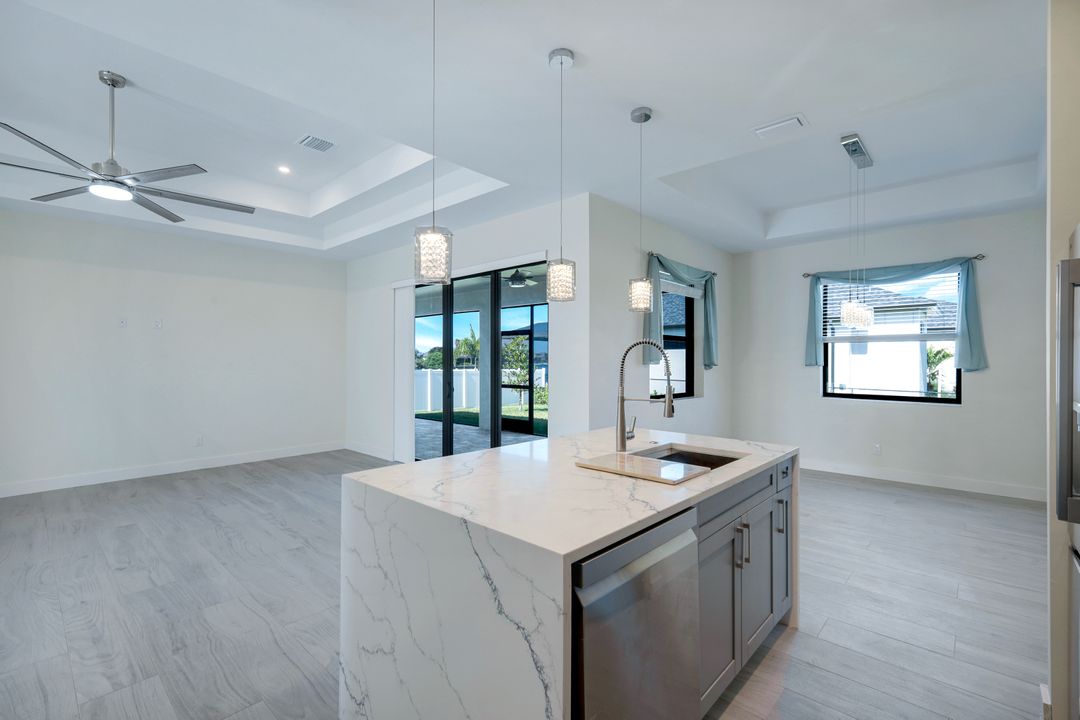 208 SW 29th Ave, Cape Coral, FL 33991
