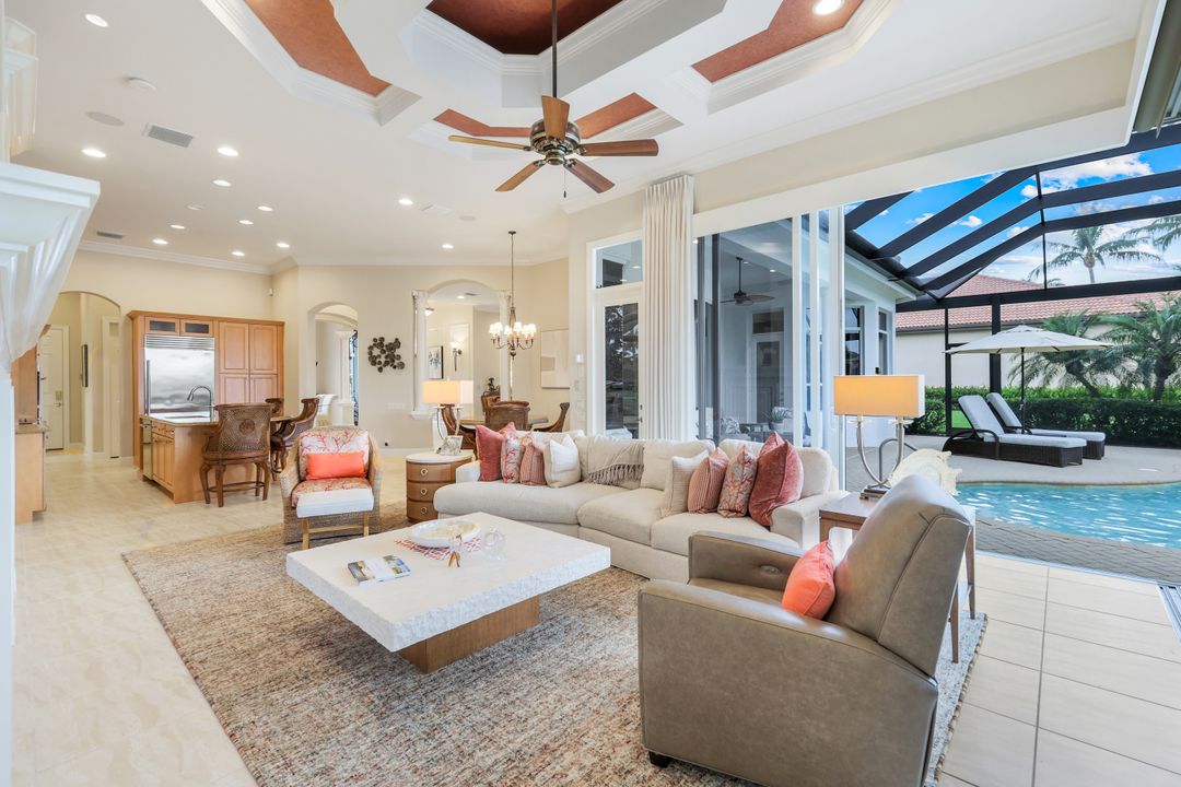 7511 Hogan Ct, Naples, FL 34113