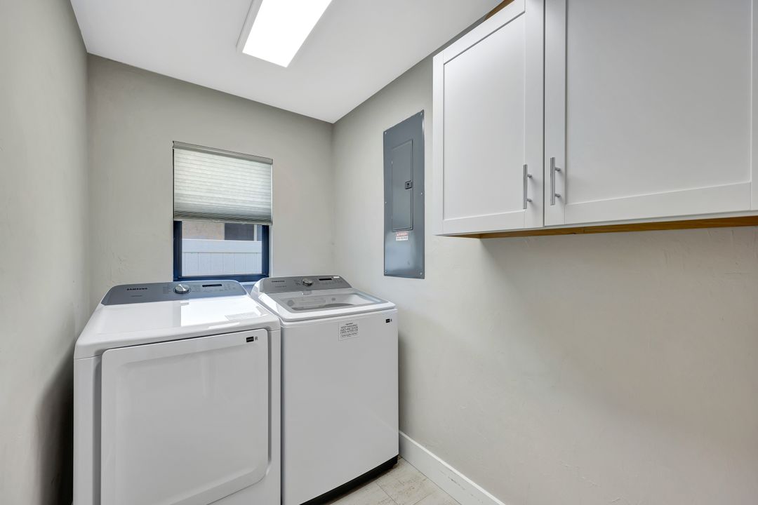 761 99th Ave N, Naples, FL 34108