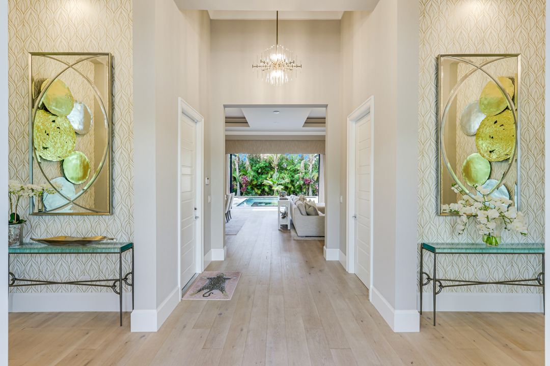 760 Park Shore Dr, Naples, FL 34103