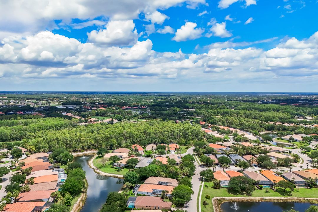 6072 Highwood Park Ln, Naples, FL 34110
