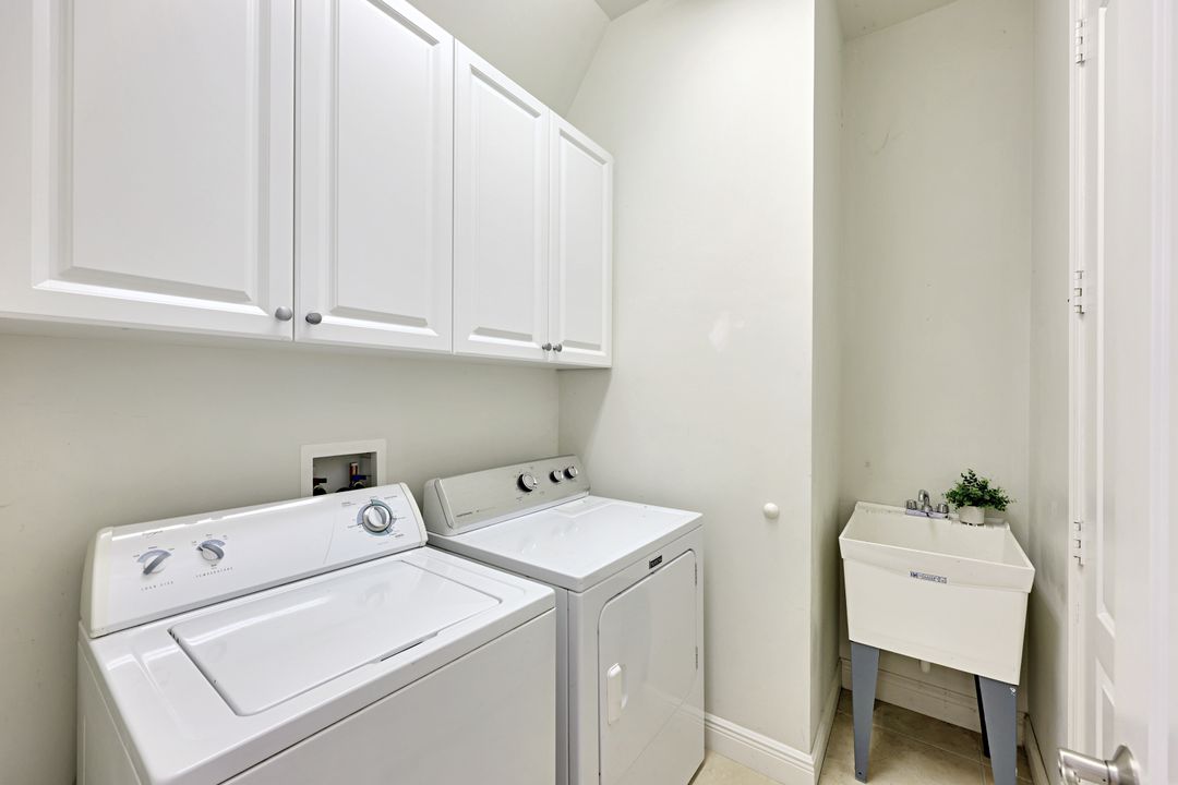 847 98th Ave N, Naples, FL 34108