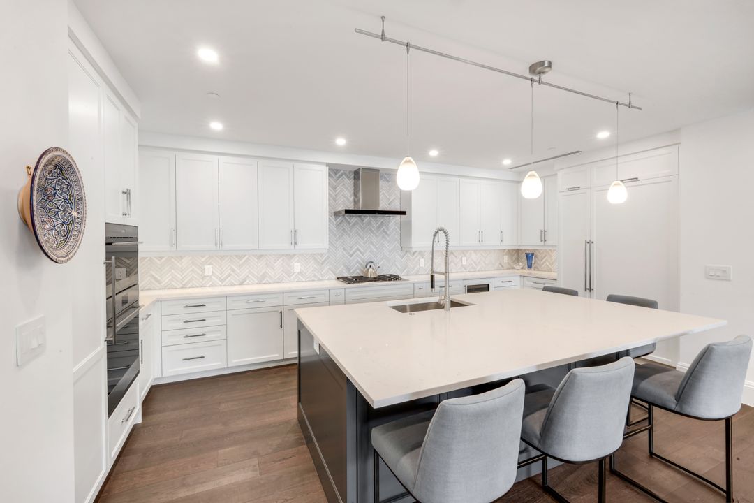 1130 3rd Ave S #405, Naples, FL 34102