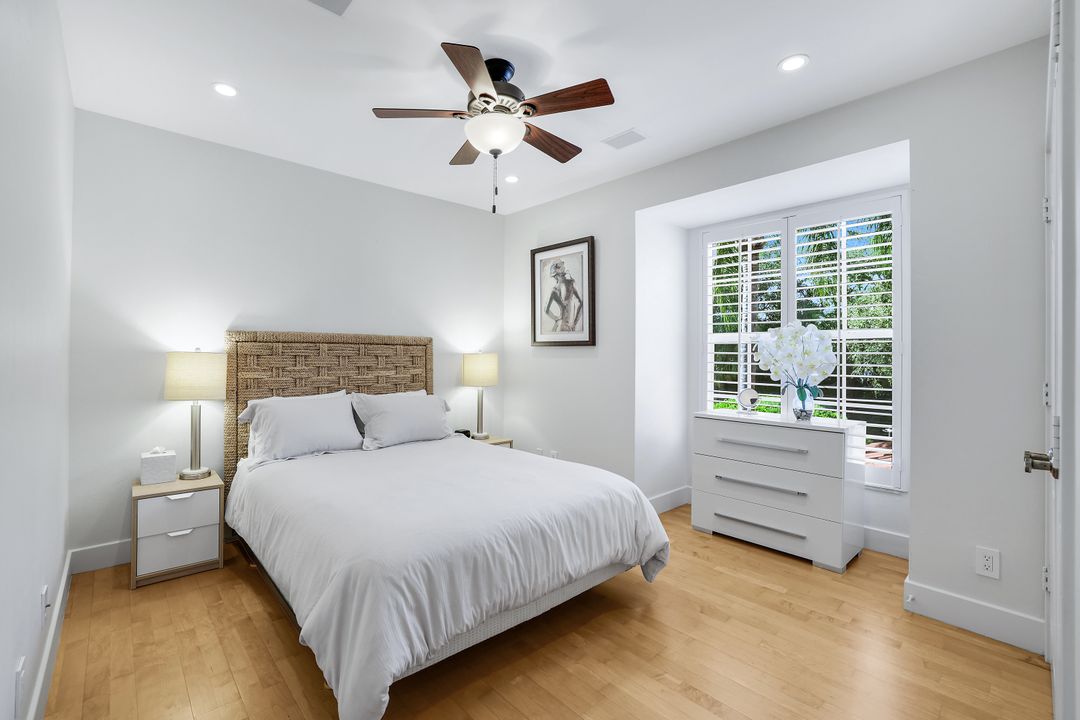 1560 Clermont Dr #201, Naples, FL 34109