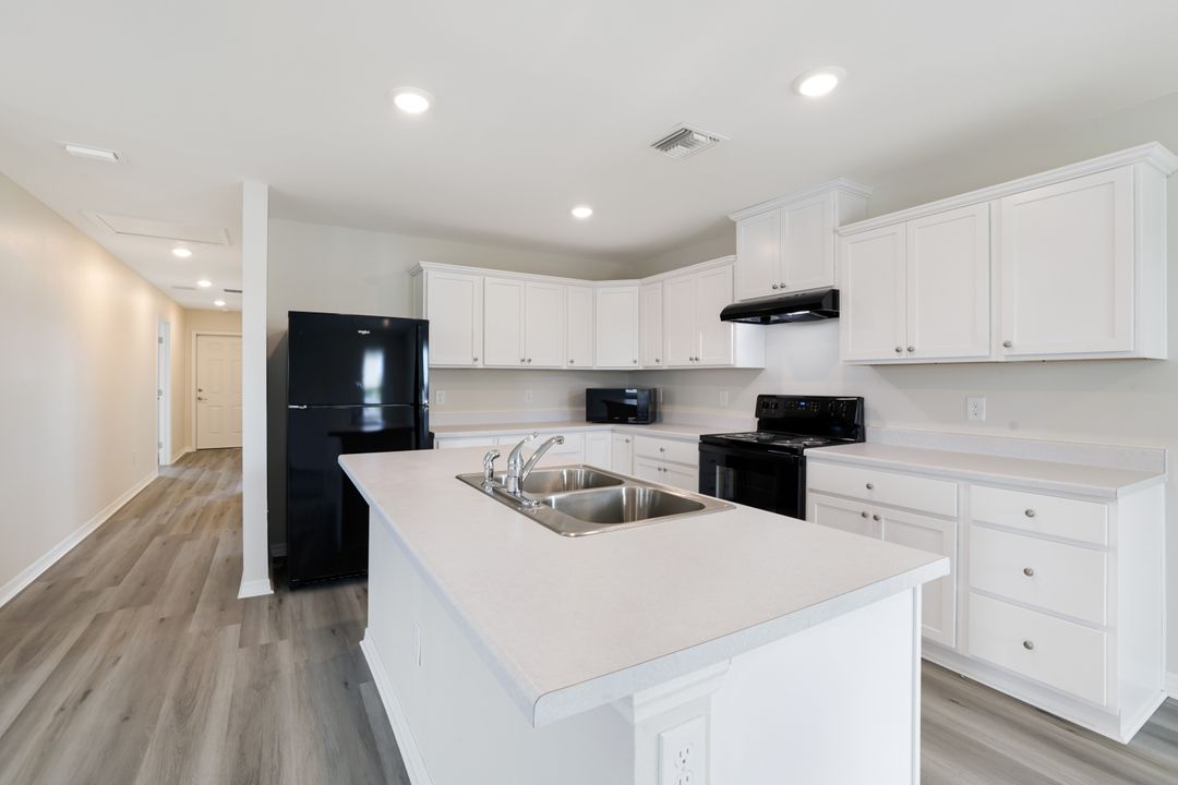 627 Palm Dr, Naples, FL 34114
