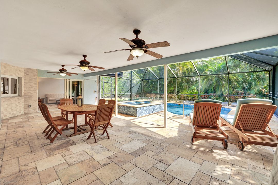 10341 Regent Cir, Naples, FL 34109