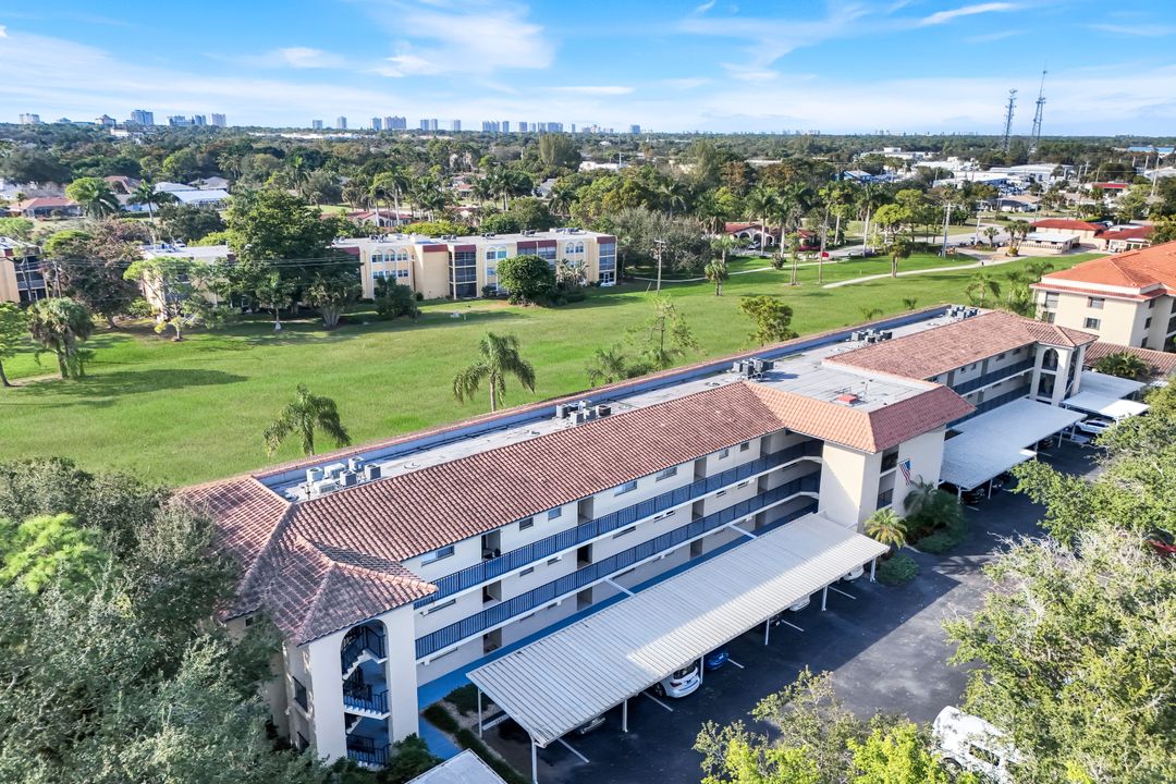 201 Quail Forest Blvd #101, Naples, FL 34105