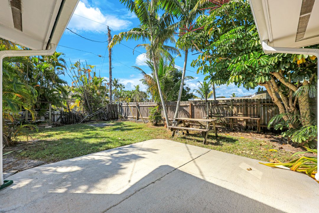 4862 Catalina Dr, Naples, FL 34112