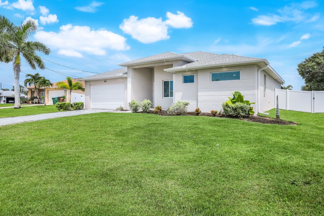 3821 SW 14th Pl, Cape Coral, FL 33914
