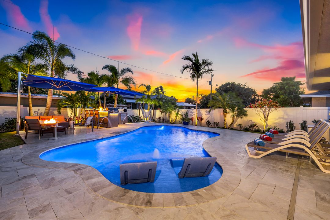 558 98th Ave N, Naples, FL 34108