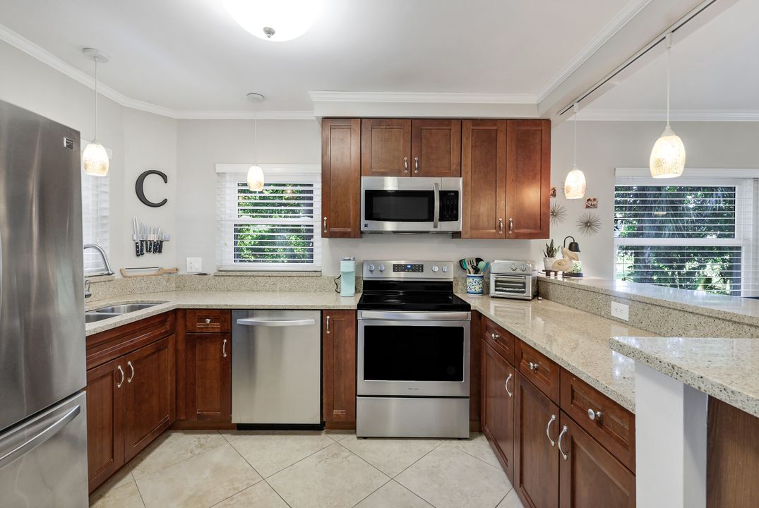 201 Quail Forest Blvd #101, Naples, FL 34105