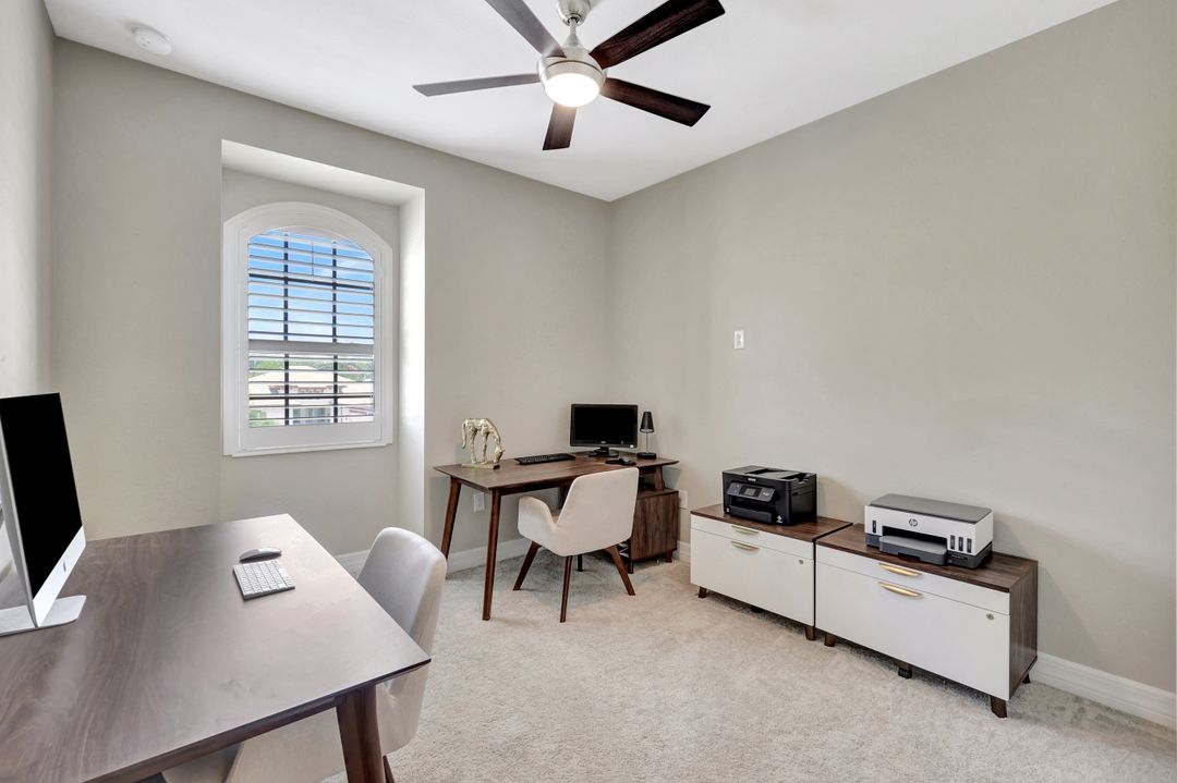 2102 Antigua Ln, Naples, FL 34120