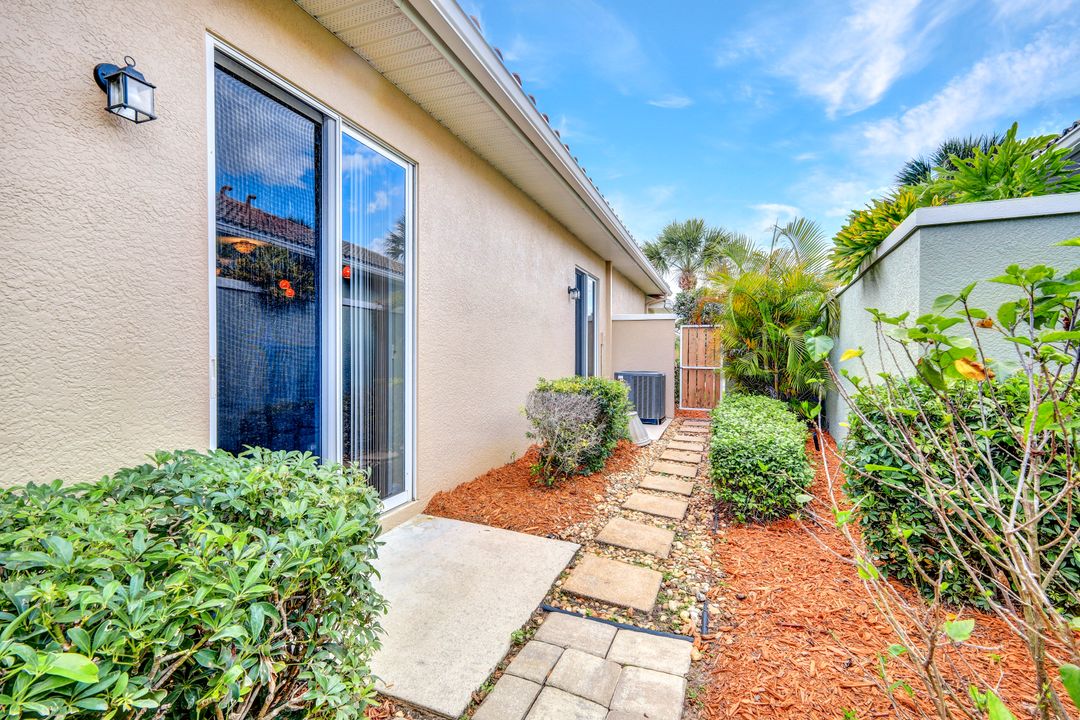 9359 Trieste Dr, Fort Myers, FL 33913