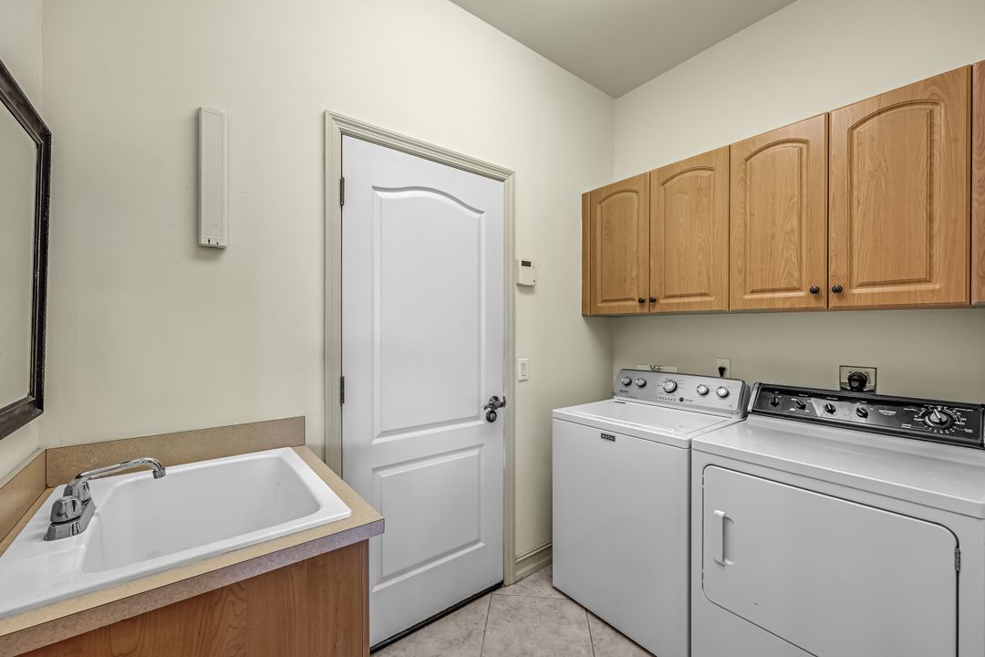 907 NW 18th St, Cape Coral, FL 33993