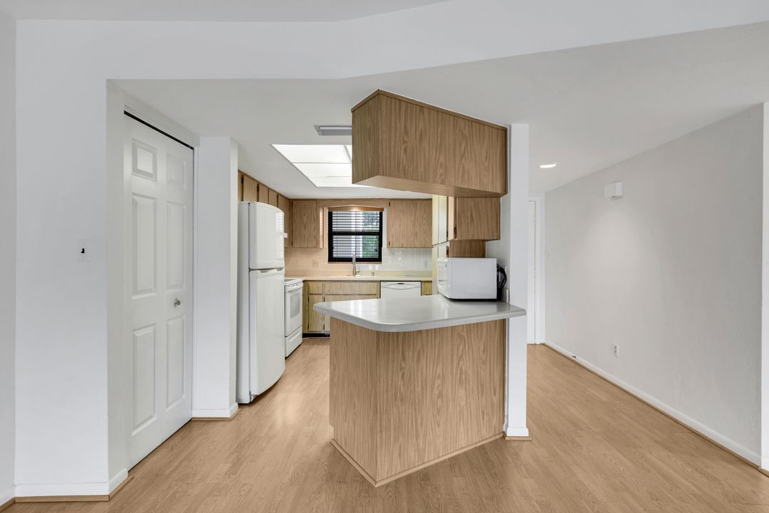 4963 Pepper Cir #D-102, Naples, FL 34113