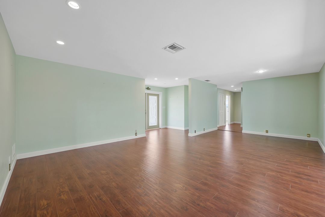 523 E Valley Dr, Bonita Springs, FL 34134