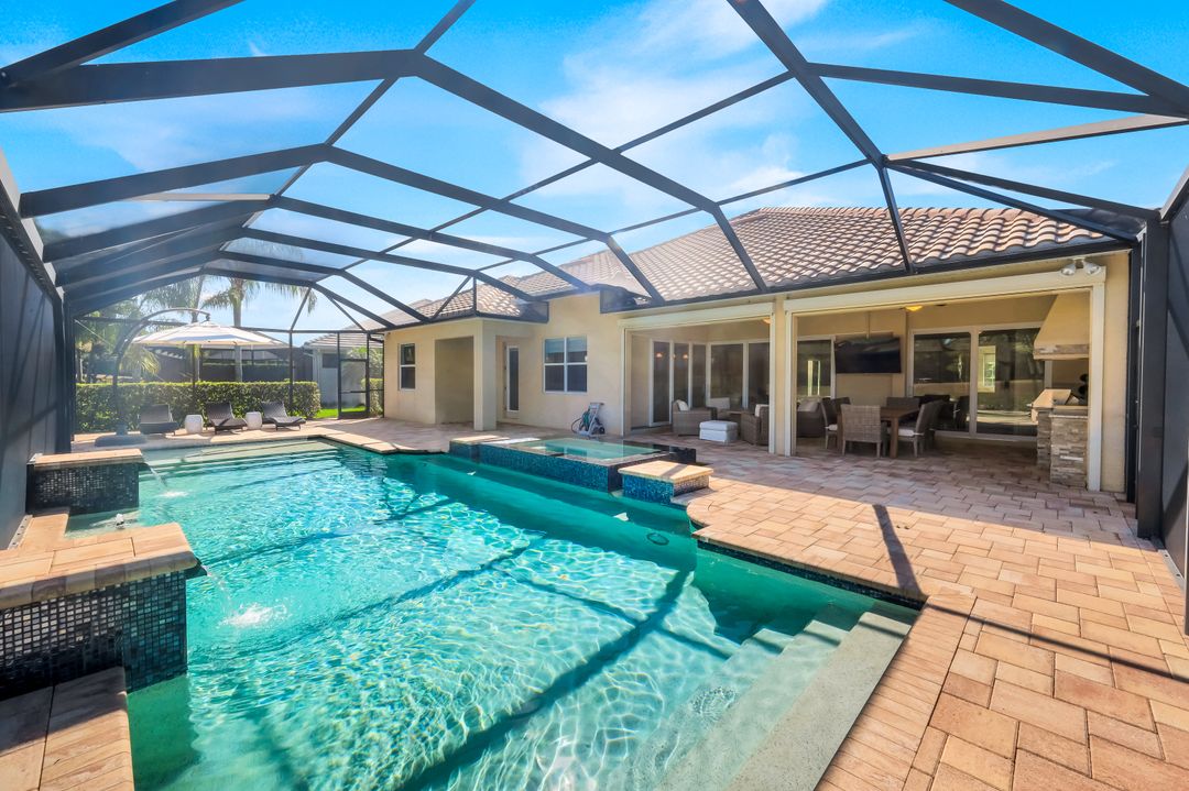 9238 Ores Cir, Naples, FL 34120