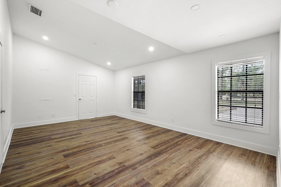 2760 14th Ave SE, Naples, FL 34117