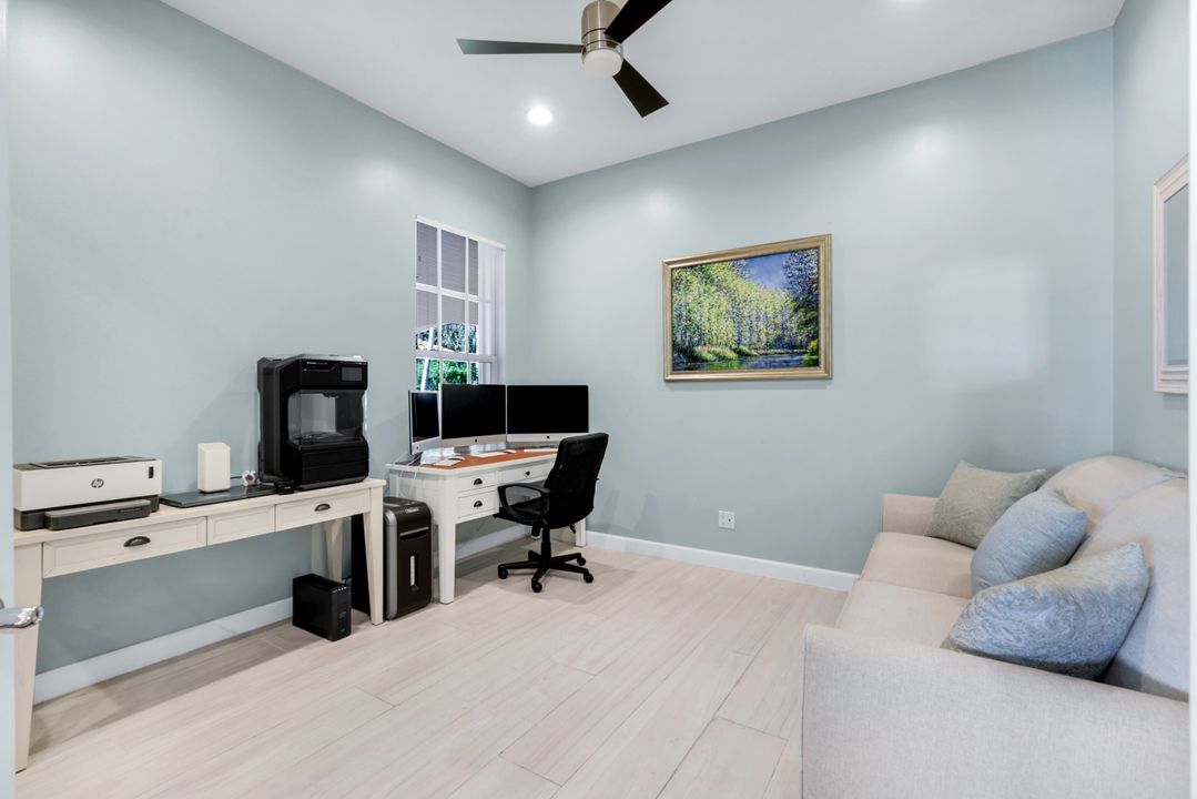 4338 Queen Elizabeth Way, Naples, FL 34119