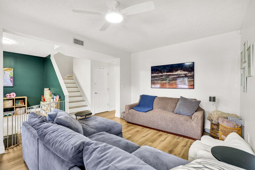 534 Leawood Cir, Naples, FL 34104