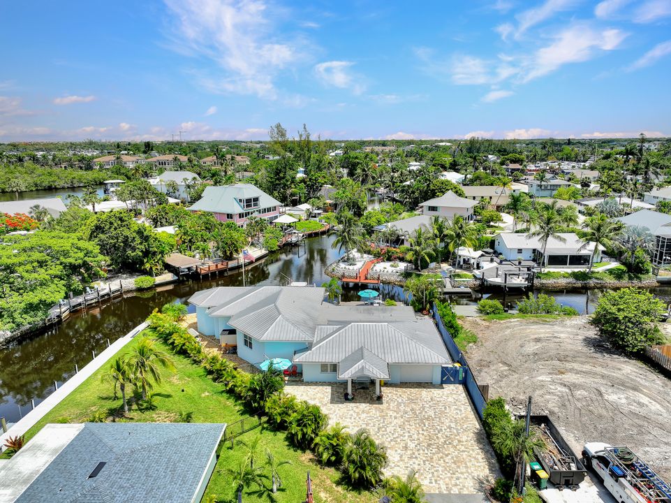 2631 Riverview Dr, Naples, FL 34112