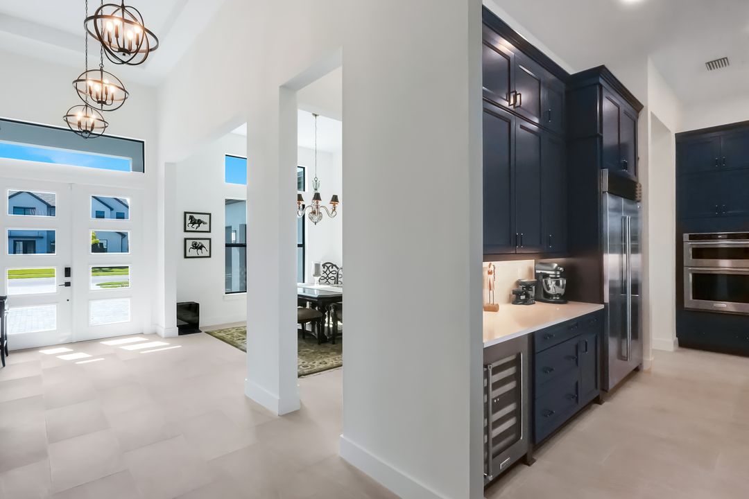 2428 Waterfront Cir, Sarasota, FL 34240