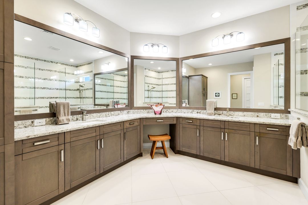 5750 Clarendon Dr, Naples, FL 34113