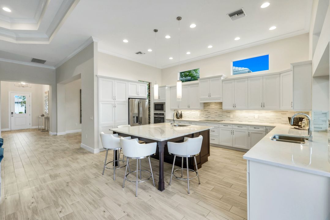 5715 Clarendon Dr, Naples, FL 34113