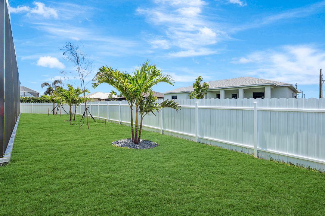 2709 SW 4th Ln, Cape Coral, FL 33991