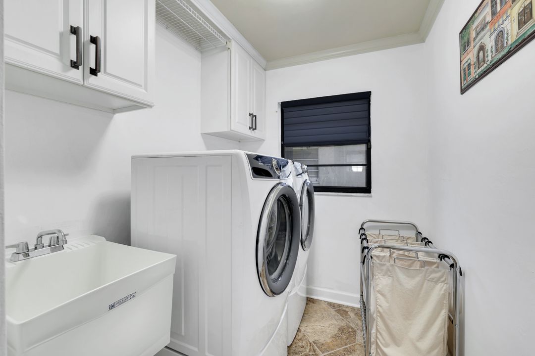 589 98th Ave N, Naples, FL 34108