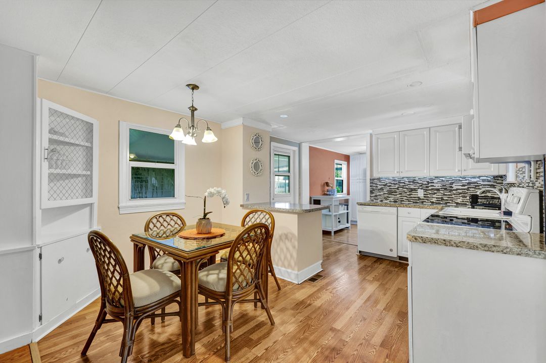 522 Menton Ln, Naples, FL 34112